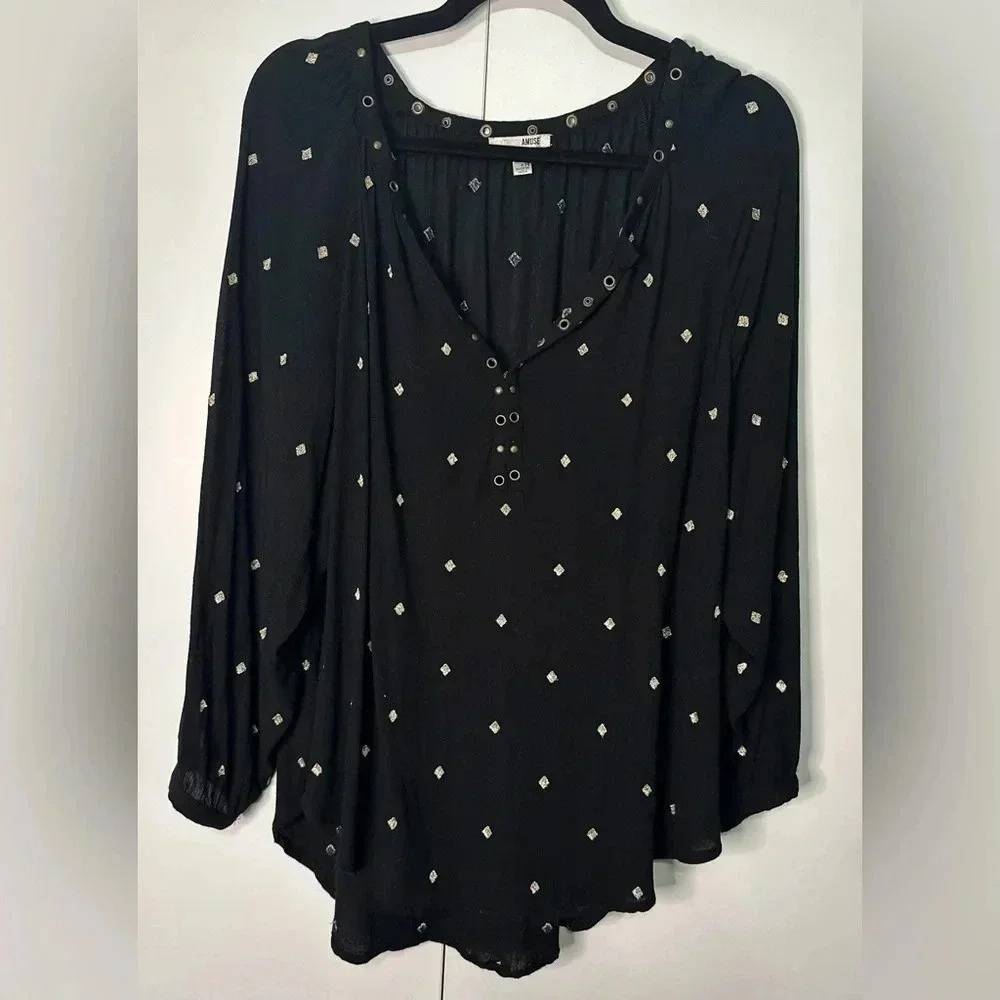 Amuse Society Boho Black with Gold Embroidered Accents and Grommets Size S